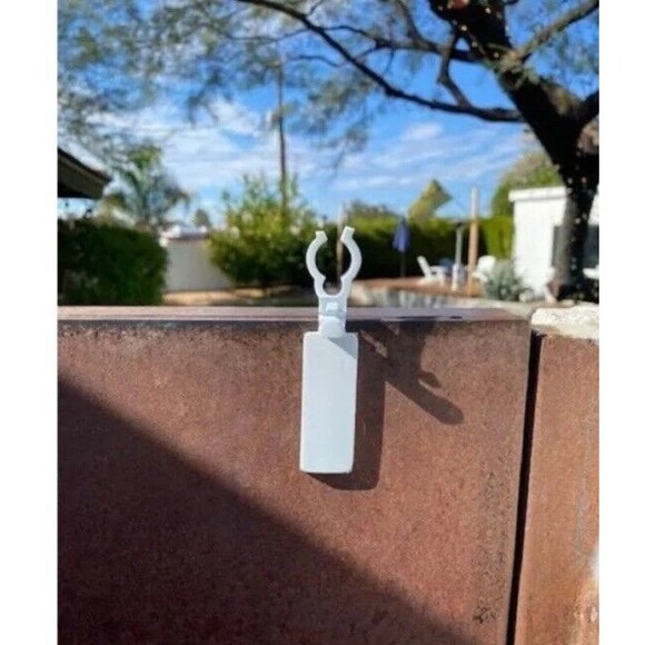 Simple Living Max Pro Anywhere Sticky Clip Outdoor Light Adhesive 15 Clips NEW - Picture 6 of 7